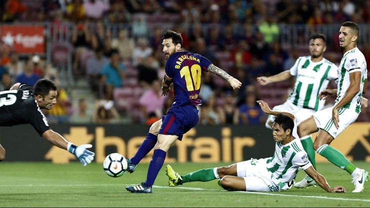Trzy słupki Messiego i trzy punkty Barcelony z Betisem