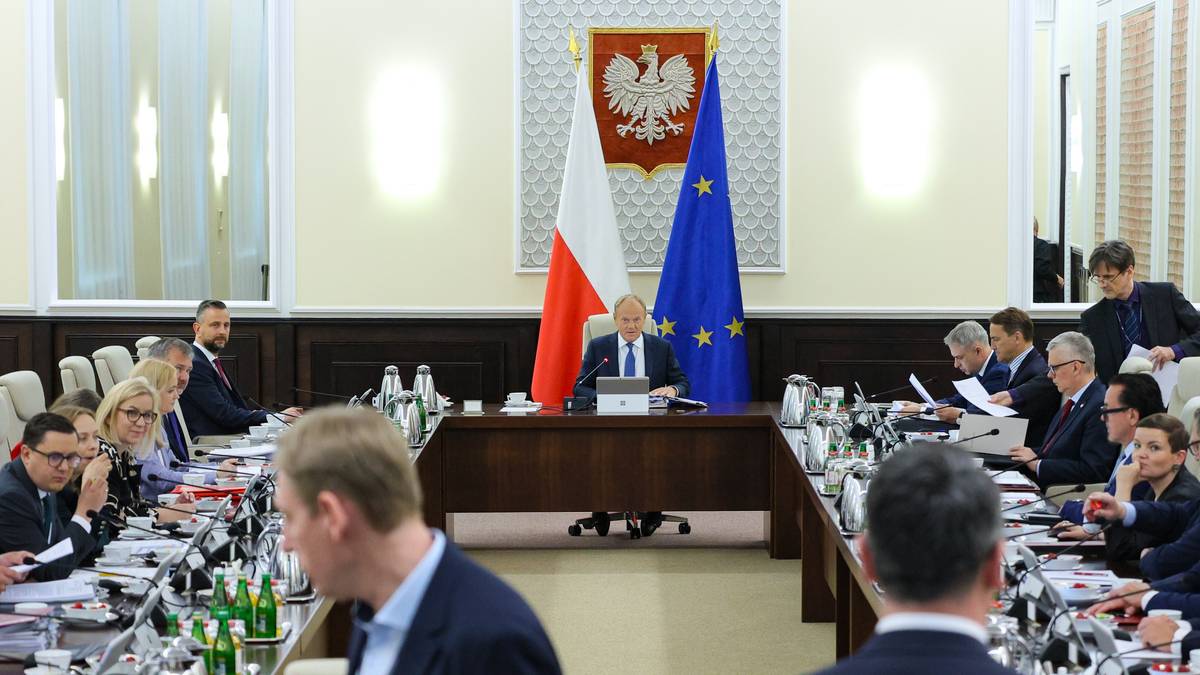Polacy ocenili rząd Donalda Tuska. "Czerwona kartka"