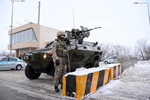 Patrol wojskowy w stolicy Kazachstanu - Astanie