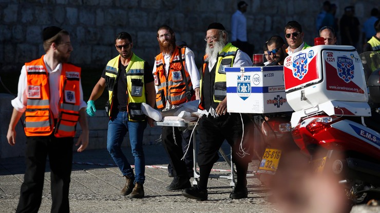 Atak w Izraelu. Dwóch policjantów ranionych nożem