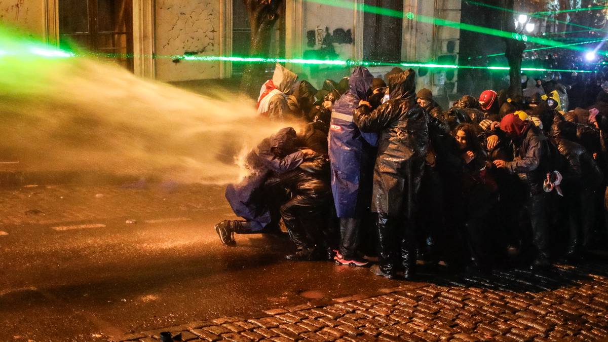 Protesty w Gruzji. "Władze zmierzają w stronę stylu moskiewskiego"