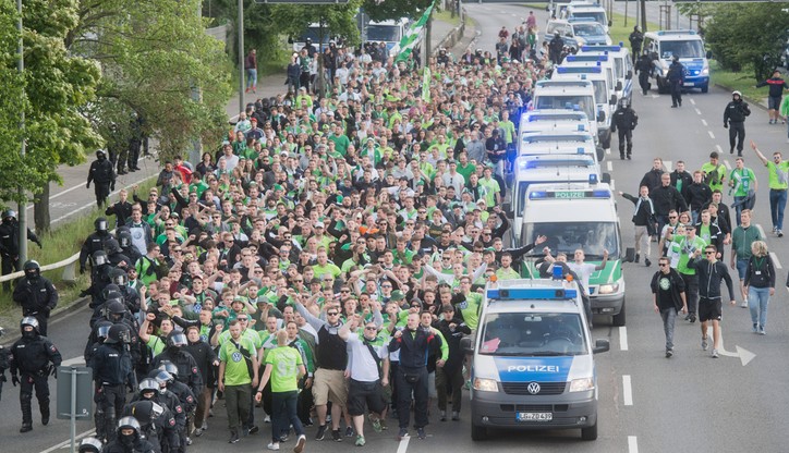 Kibice Wolfsburga stracili cierpliwość. Czekali na piłkarzy po meczu!
