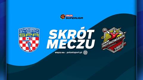 Grafika z logotypami drużyn koszykarskich KGHM Chrobry Głog&oacute;w i Piotrkowianin Piotrk&oacute;w Trybunalski oraz napisem "SKR&Oacute;T MECZU".
