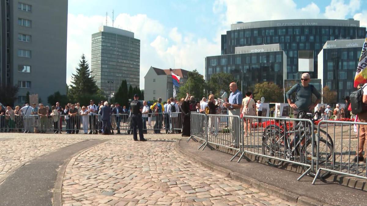 Obchody podzielone barierkami. Były opozycjonista z apelem do prezydenta