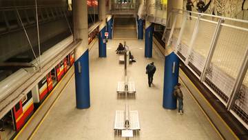 Poranne utrudnienia w warszawskim metrze. "Awaria zasilania"