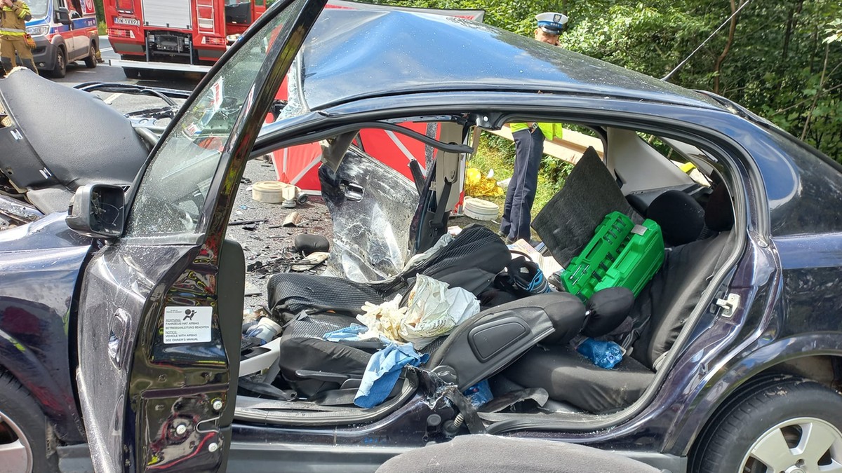 Wypadek na Dolnym Śląsku. Dwie osoby zginęły, dwie do szpitala zabrały śmigłowce LPR