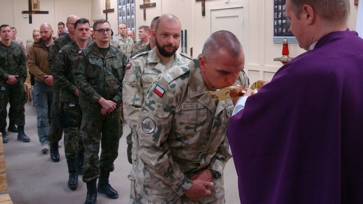 Relikwie Jana Pawła II w polskich bazach w Afganistanie. "Żołnierze będą czuli się spokojniejsi"