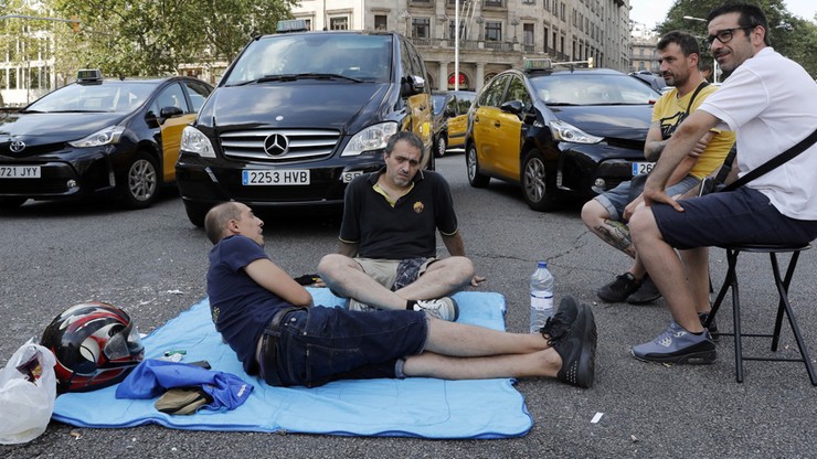Strajk taksówkarzy w Barcelonie i Madrycie. Chaos komunikacyjny w obu miastach