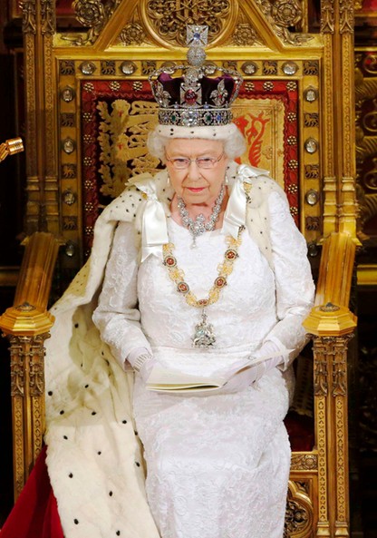 Królowa Elżbieta II nie żyje. Tak zmieniała się przez lata