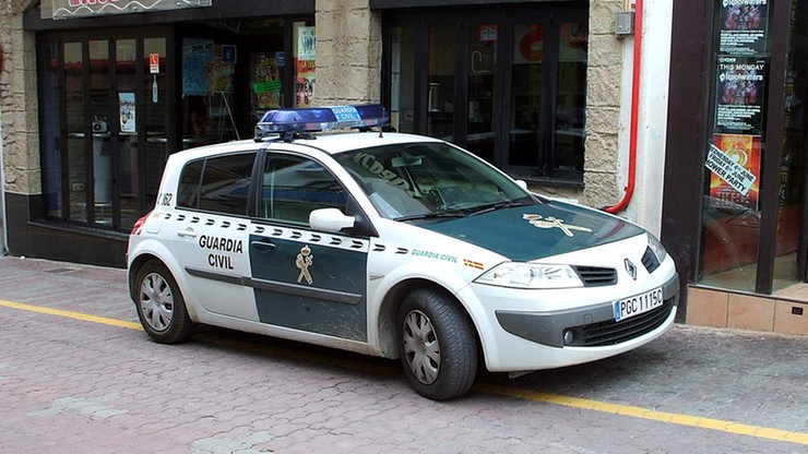 Umundurowany hiszpański policjant popijał rum w agencji towarzyskiej