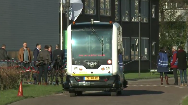 Holandia: pierwszy na świecie autonomiczny mikrobus wyjechał na drogę publiczną