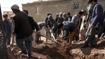 Afganistan. 11 osób zginęło w zamachu na autobus. Kilka godzin przed zawieszeniem broni