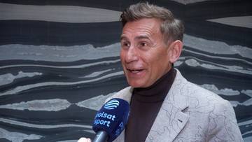 Robert Korzeniowski, polski chodziarz, udzielający wywiadu z mikrofonem Polsat Sport.