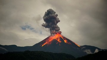 Widowiskowa erupcja wulkanu w Ekwadorze