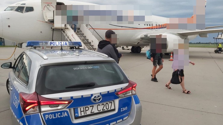 Warszawa. 38-latek trafił w ręce policjantów na lotnisku, tuż po powrocie z wakacji