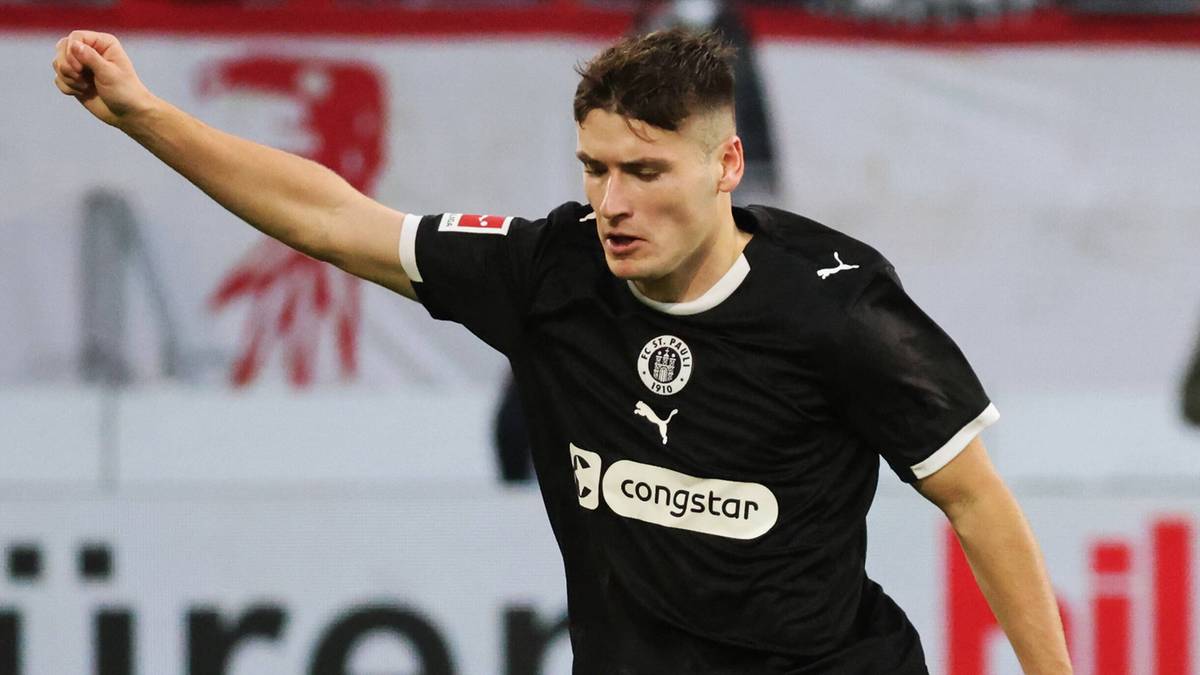 Piłkarze FC St. Pauli na boisku.