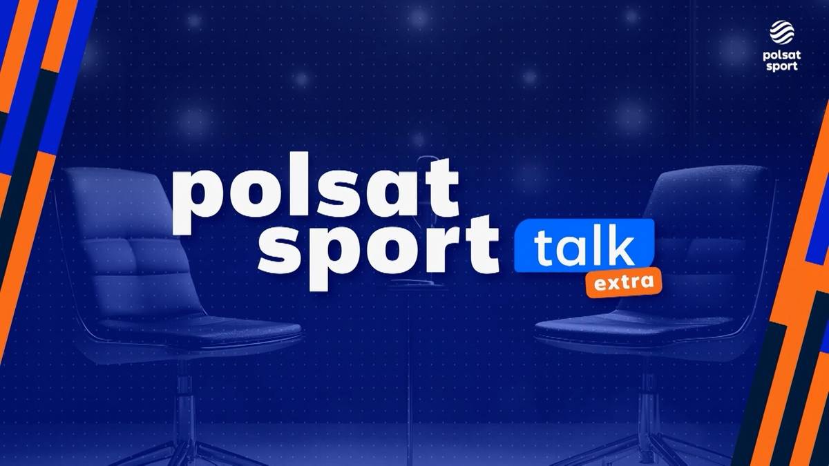 Dwa ciemne fotele studyjne ustawione naprzeciwko siebie na niebieskim tle z napisem "polsat sport talk extra"