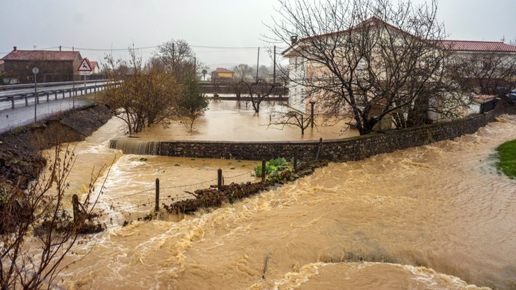 Hiszpania: Cztery ofiary śmiertelne intensywnych opadów deszczu w Asturii