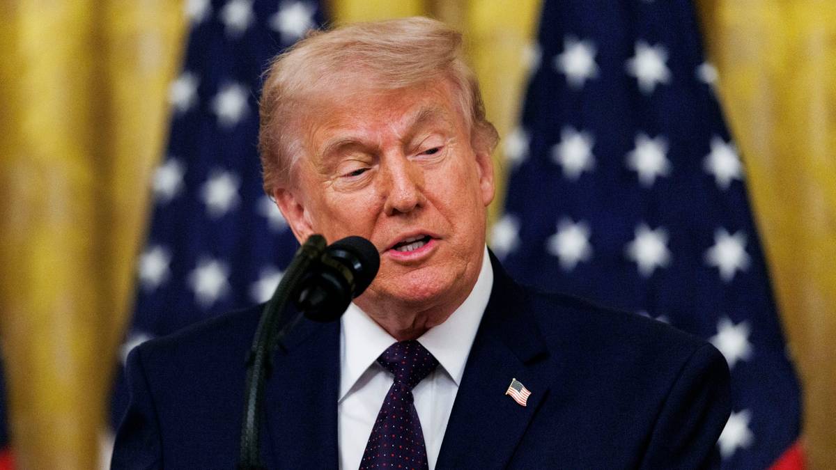 Donald Trump odcina się od sprawy Epsteina. Wraca pozew na gigantyczną kwotę
