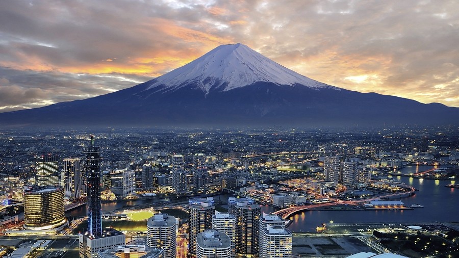 Panorama Tokio w tle z wulkanem Fudżi. Fot. Max Pixel.
