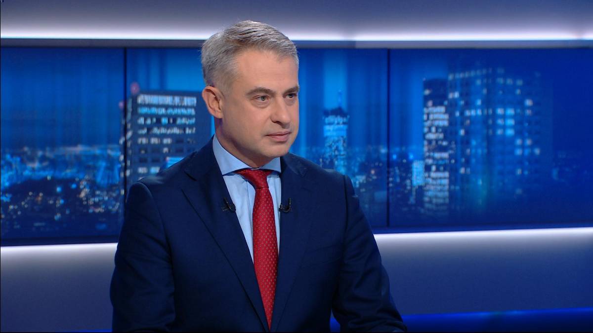 "Dużo jeździł, teraz sporo posiedzi". Wicepremier o R. Czarneckim