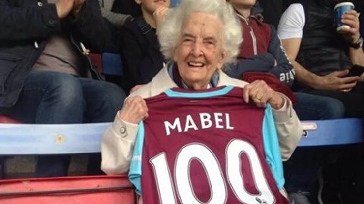 82 lata kibicuje swojej drużynie. West Ham uhonorował 100-letnią fankę