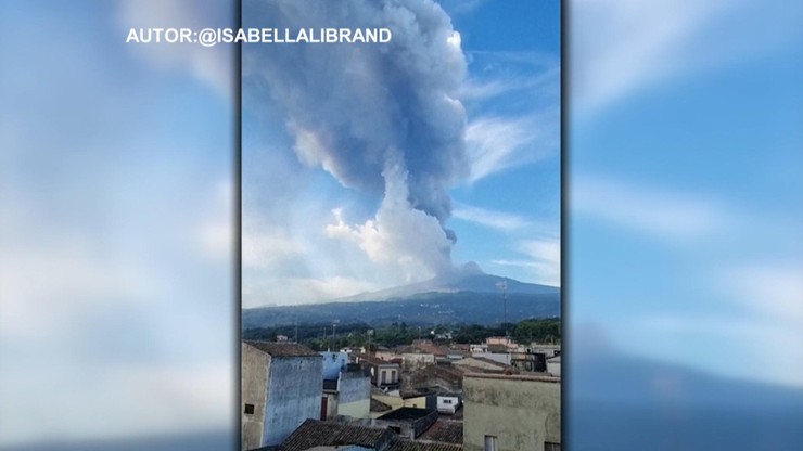 Włochy. Etna znów aktywna. Słup dymu ma wysokość 9 tys. metrów