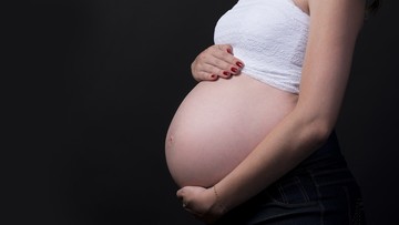 Ciąża a szczepienie na COVID-19. Ginekolog o skutkach