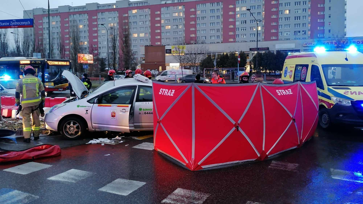 Warszawa. Zderzenie autobusu i taksówki na Międzynarodowej. Dwie osoby trafiły do szpitala