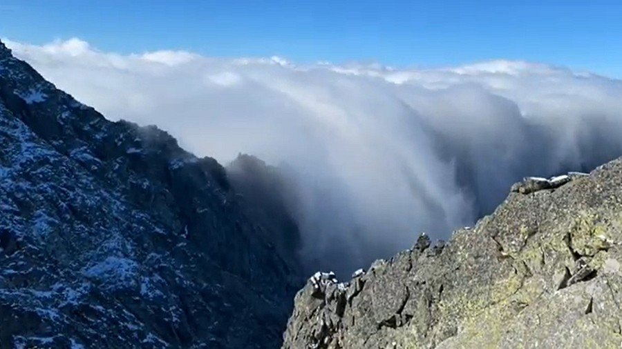 Wodospad chmur w Tatrach. Fot. Facebook / Jakub Włodek.
