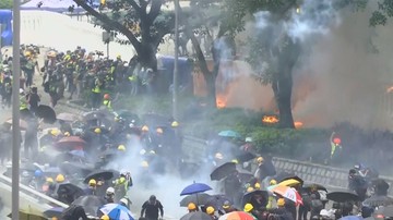 Tysiące ludzi na ulicach Hongkongu. Policja użyła armatek wodnych i gazu łzawiącego