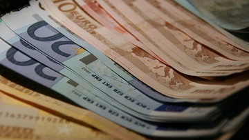 "FAZ": KE chce do 2025 roku wprowadzić euro we wszystkich krajach UE