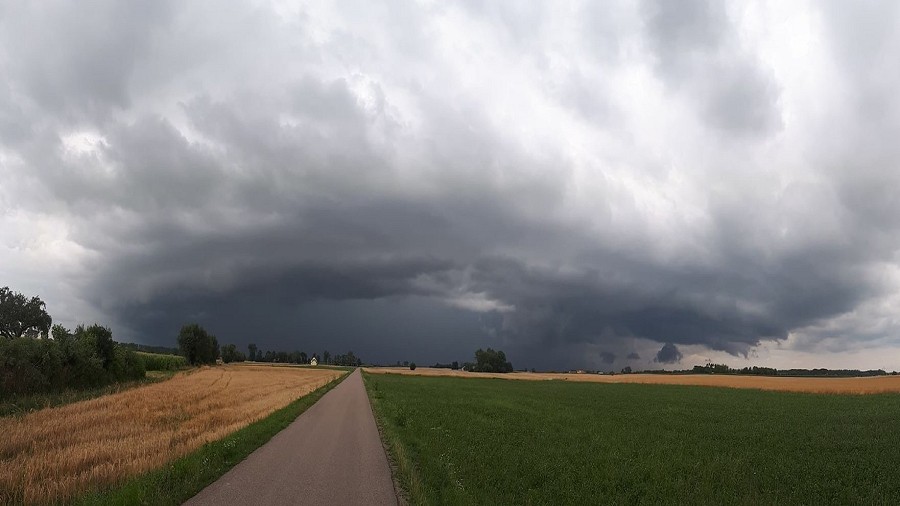 Chmura szelfowa w Brudzeniu Dużym w woj. mazowieckim. Fot. Ita Radziałowska.