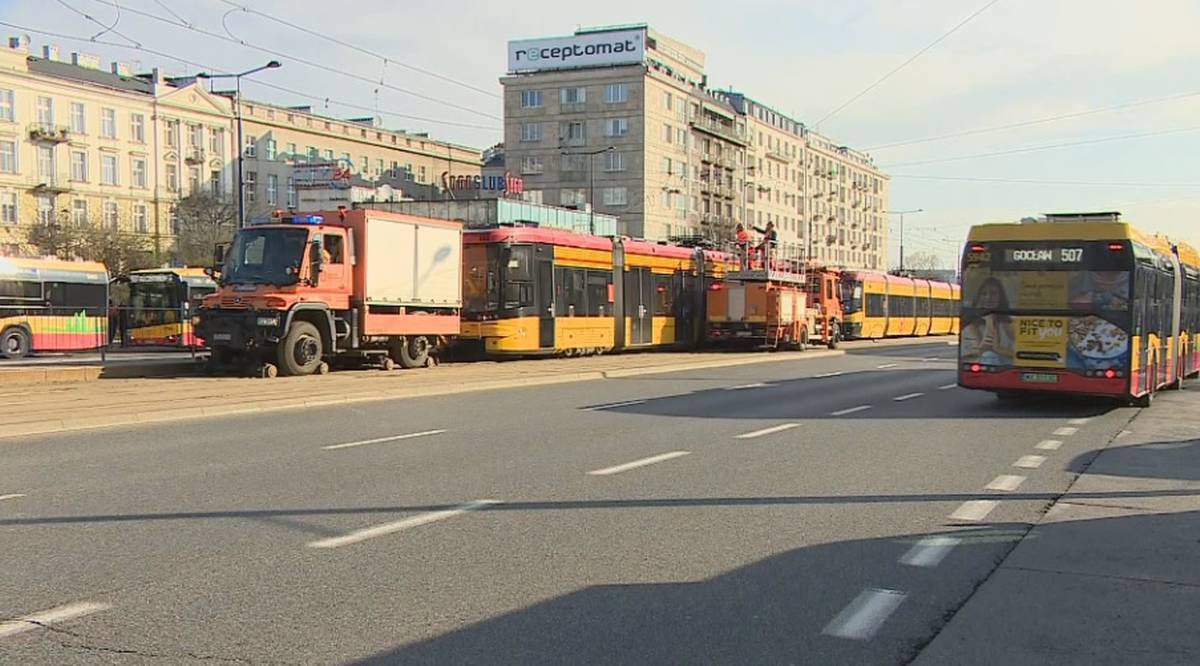 Problemy z tramwajami w centrum Warszawy. Liczne utrudnienia