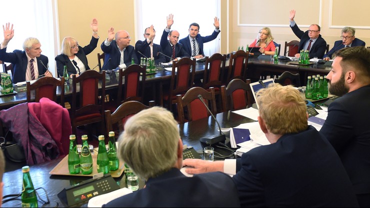 Komisja zarekomenduje Sejmowi ustawę ws. statusu sędziów TK. Odrzucono poprawki opozycji