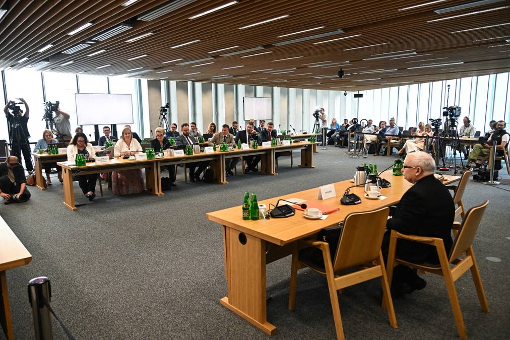 Spięcie Filiks i Kaczyńskiego oraz wykluczenie posła PiS. Co się działo na komisji? 