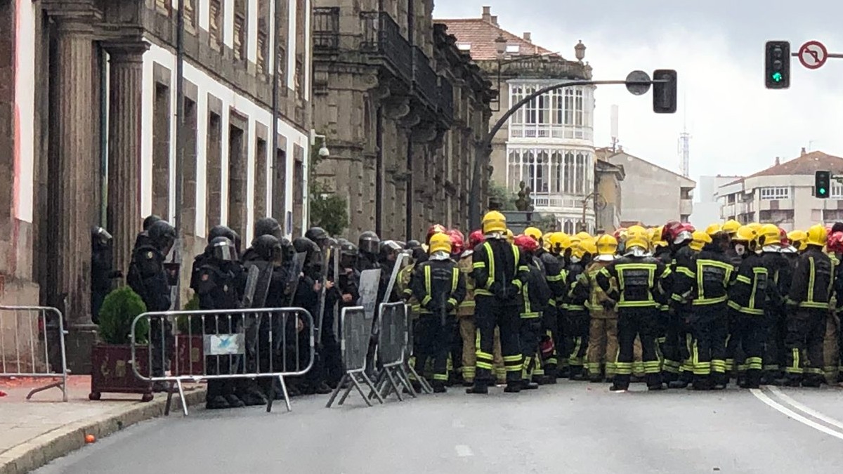 Hiszpania. Policjanci starli się z protestującymi strażakami