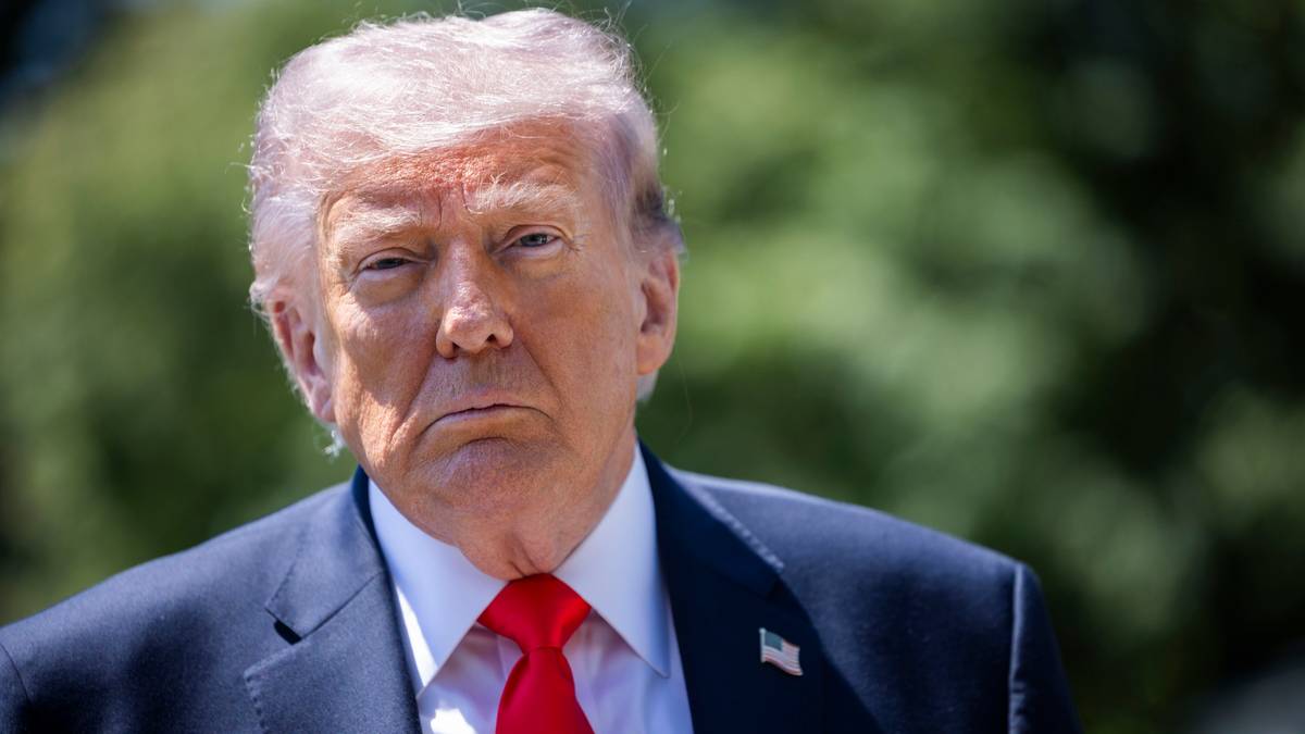 Trump zarzuca UE złamanie umowy, podniesie cła. "Z przyjemnością informuję"