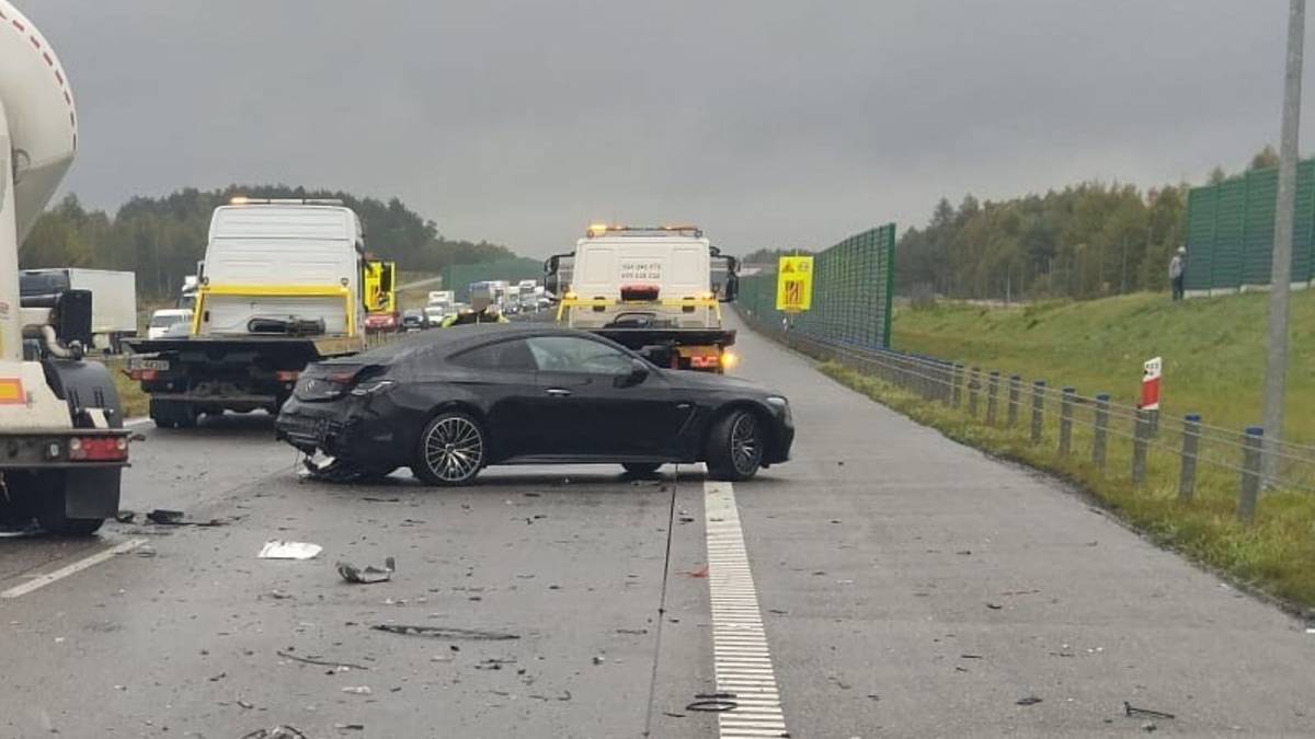 Karambol na autostradzie A1. Kilka osób poszkodowanych, trwa akcja służb