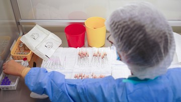 25 proc. więcej nowych przypadków niż tydzień temu