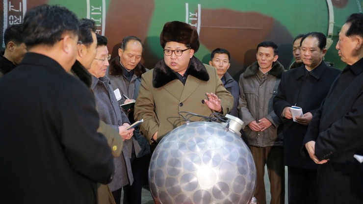 Kim Dzong Un nadzorował test nowego silnika rakietowego. Udany