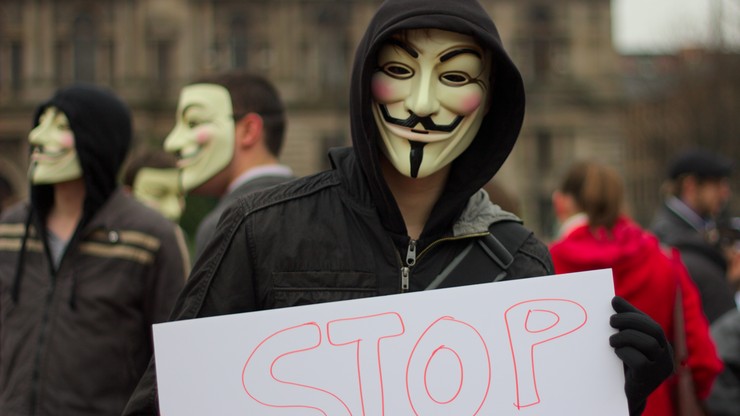 Wojna na Ukrainie. Grupa Anonymous zablokowała część rządowych stron internetowych Rosji i Białorusi