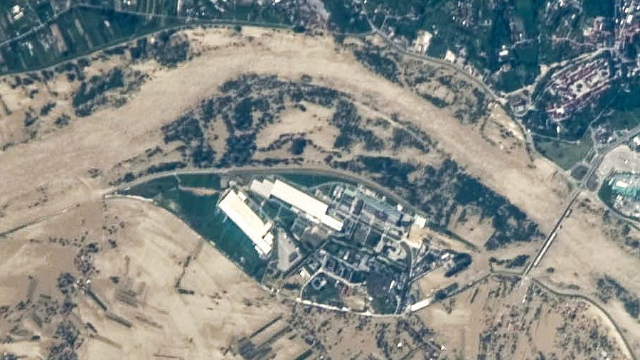 Zdjęcie satelitarne powodzi w Sandomierzu w maju 2010 roku. Fot. NASA.