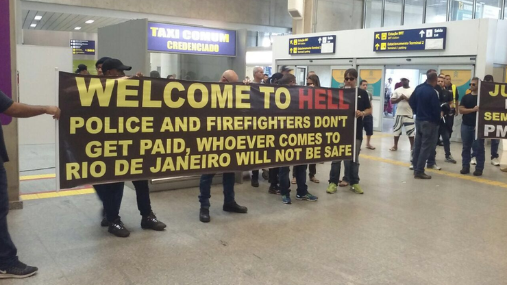 "Witajcie w piekle". Tak turystów w Rio wita brazylijska policja