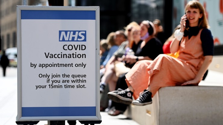 Wielka Brytania. Obowiązkowe szczepienia przeciwko COVID-19 pracowników domów opieki