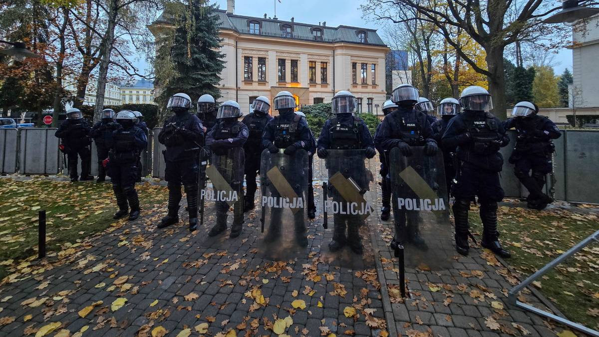 Oddziały prewencji cały czas pod TK. Szef MSWiA odniósł się do działań