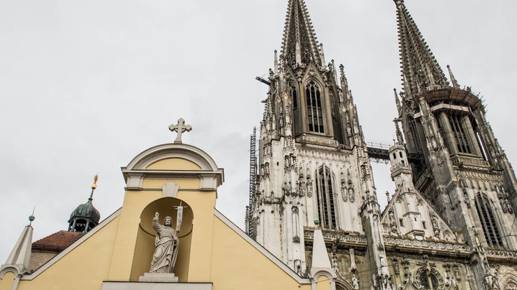 Imigranci z Bałkanów okupują katedrę w Ratyzbonie