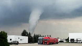 22.07.2021 06:00 Trąba powietrzna przeszła nad Górnym Śląskiem. „To był przerażający widok” [ZDJĘCIA]