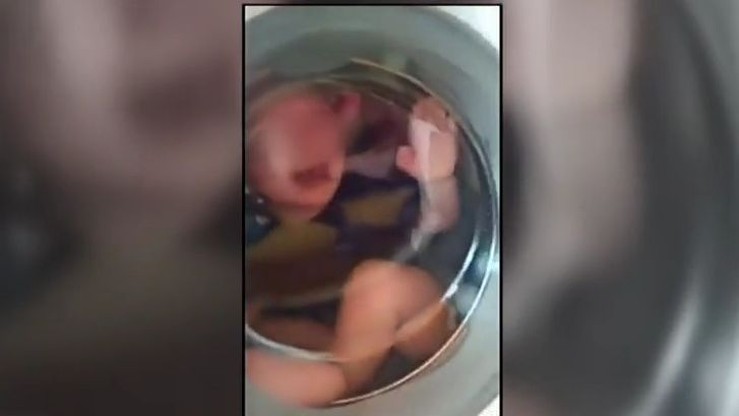 Użyli w reklamie zdjęcia chłopca zamkniętego w pralce. Tłumaczą, że to w trosce o dzieci