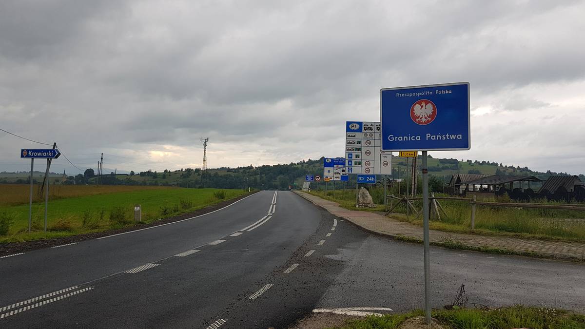 Polacy płacą więcej u sąsiada, błyskawiczna reakcja KE. "Sprzeczne z prawem"